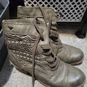 Roxy Olive Lace-Up Boots